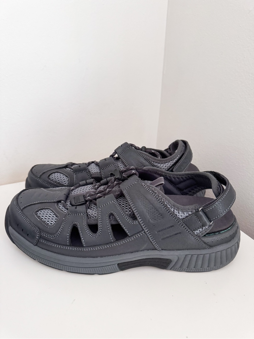 Men's Gray Closed-Toe Orthofeet Alpine Fisherman Sandals with Hook & Loop Strap - Picture 1 of 7
